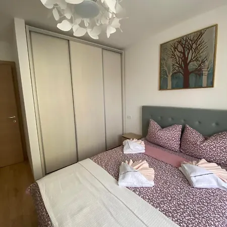 Appartement Lumi Apartament 2 *